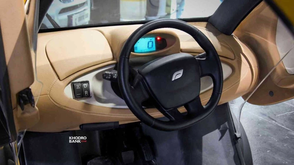 иранский электромобиль Cheetah YOOZ салон