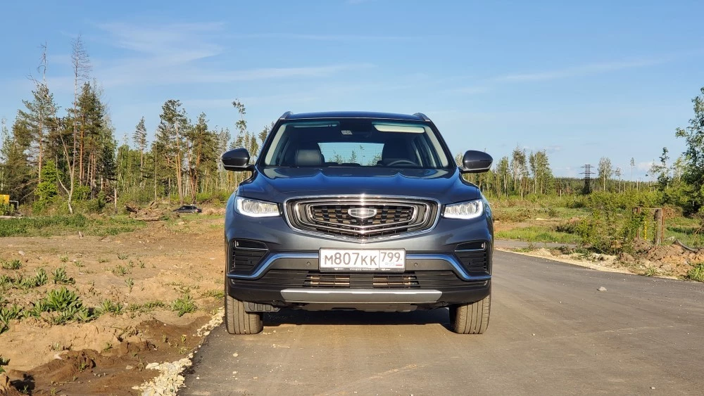 Geely Atlas Pro Luxury с передним приводом