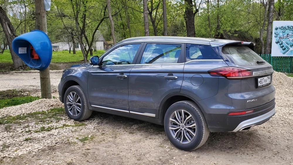 Geely Atlas Pro Luxury с передним приводом