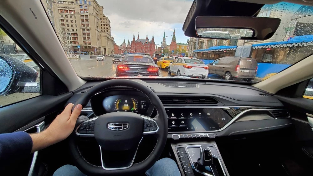 салон Geely Atlas Pro Luxury с передним приводом