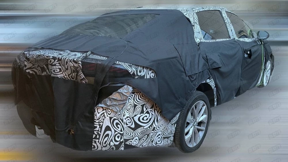 седан Geely FS12