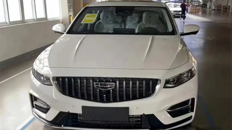 обновлённый седан Geely Preface спереди