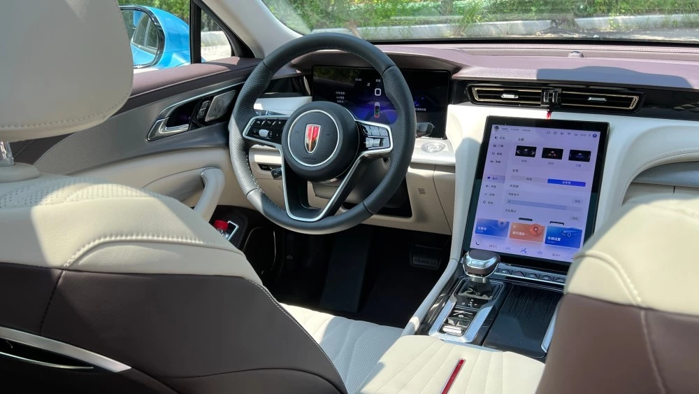 новый Hongqi H5 салон