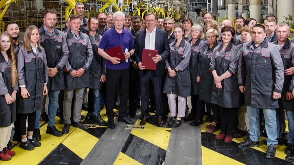 "Москвич" и камаз