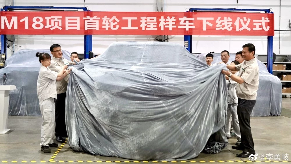 электрический внедорожник Dongfeng Mengshi М18-2