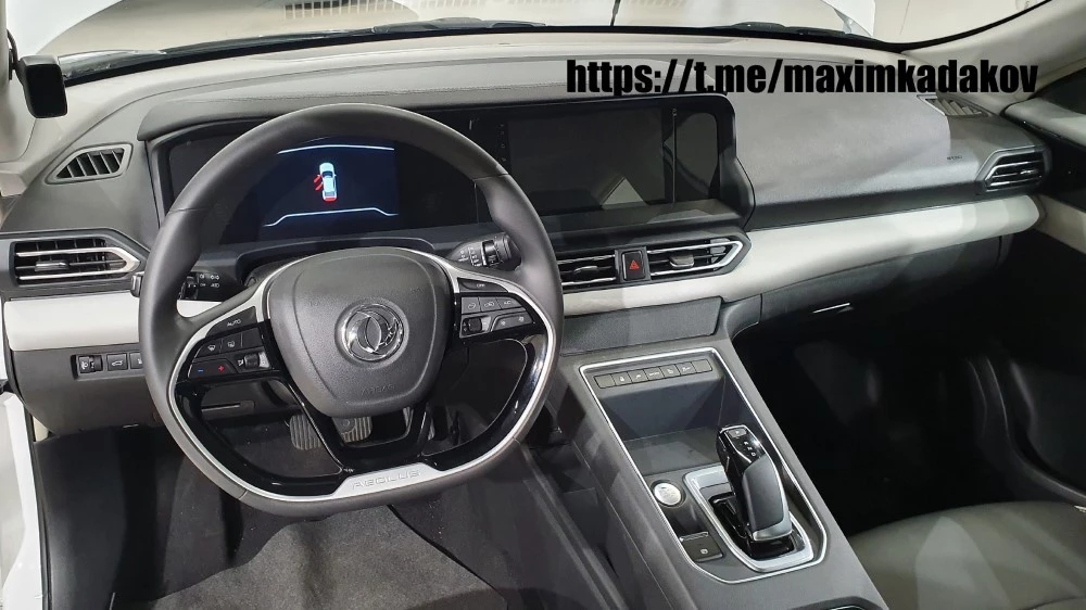 салон седан Evolute i-Pro