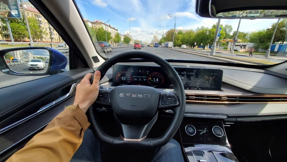 Exeed LX салон