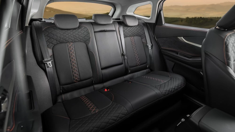 Exeed TXL салон