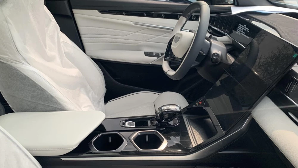 Geely Atlas L салон