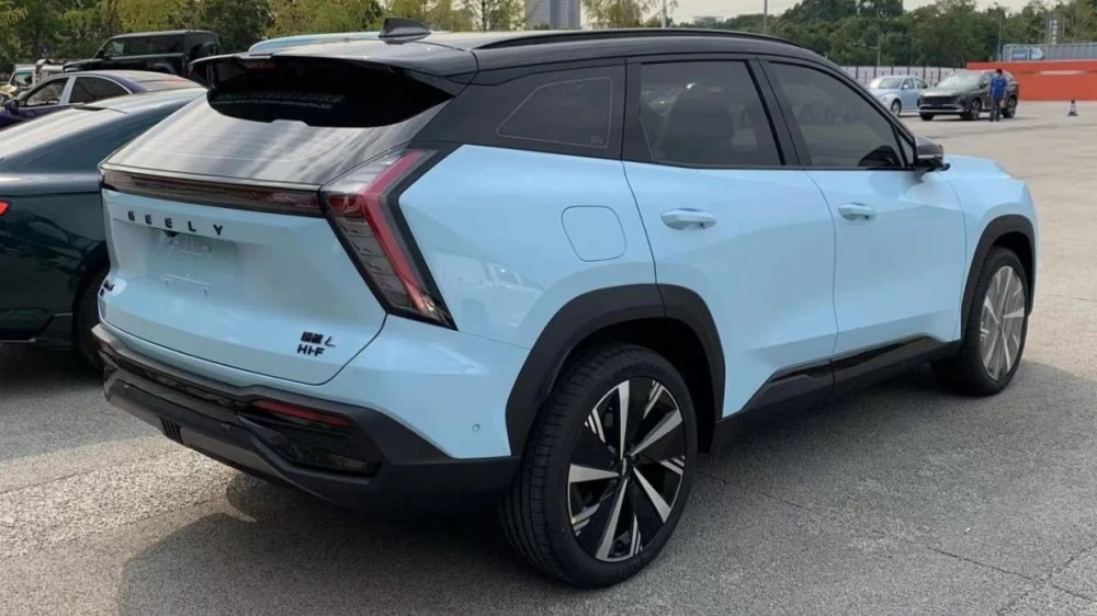 Geely Atlas L автосалон в Чэнду 2022