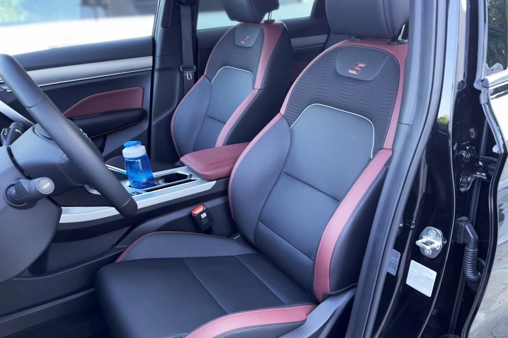 geely coolray nero салон