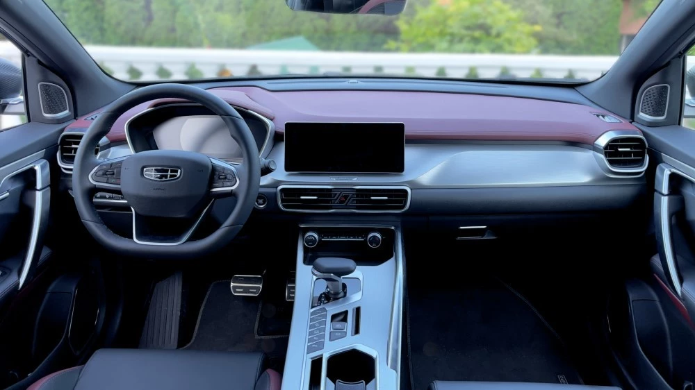 geely coolray nero салон