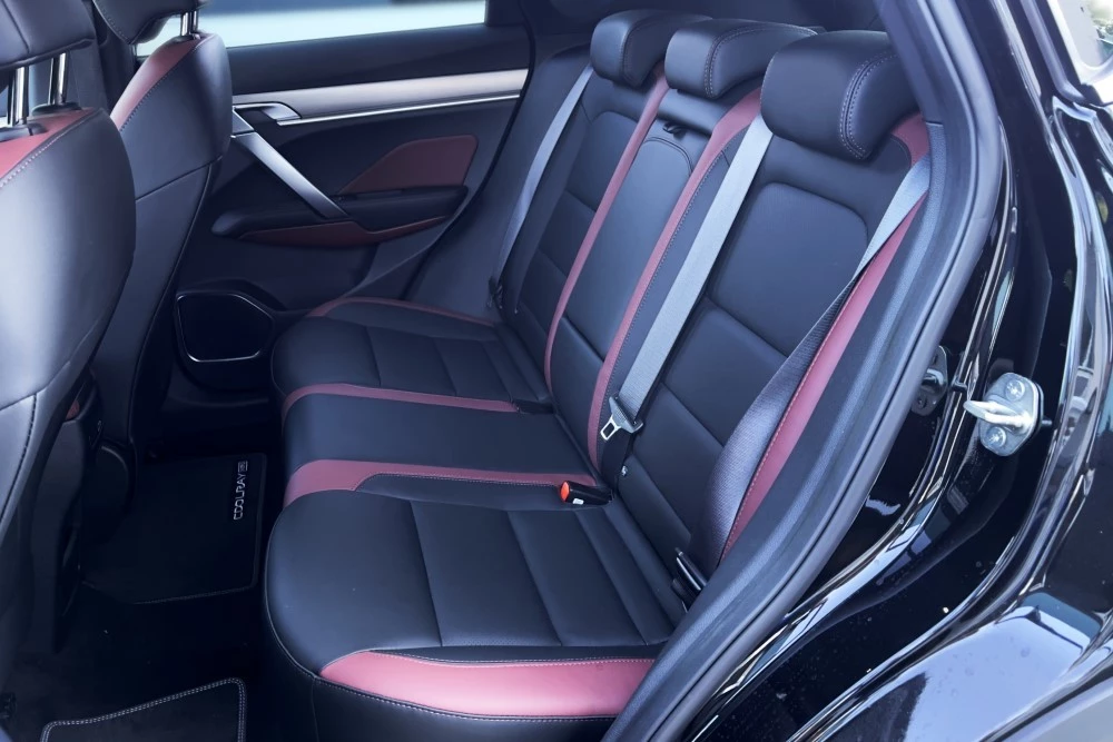 geely coolray nero салон