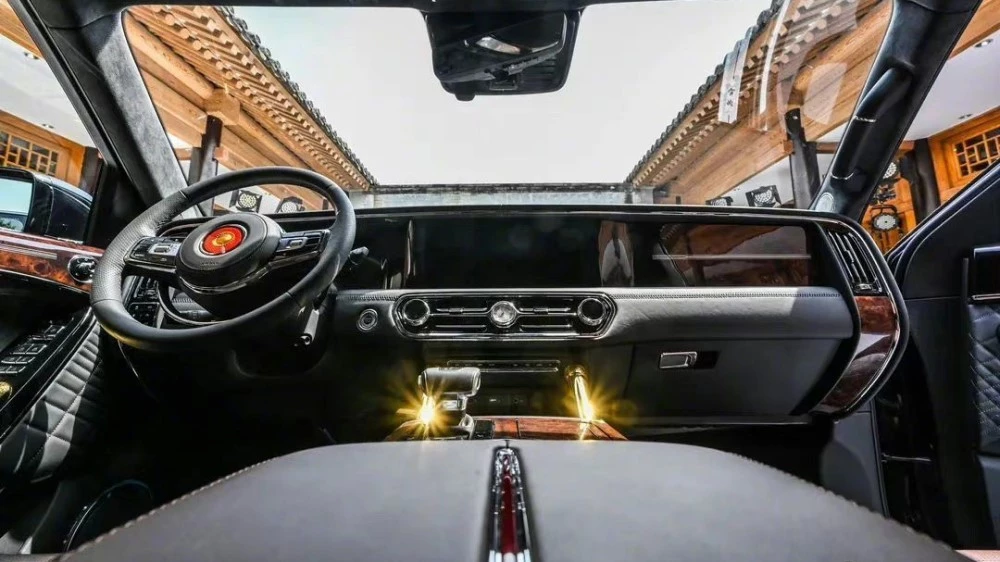 Hongqi LS7 салон