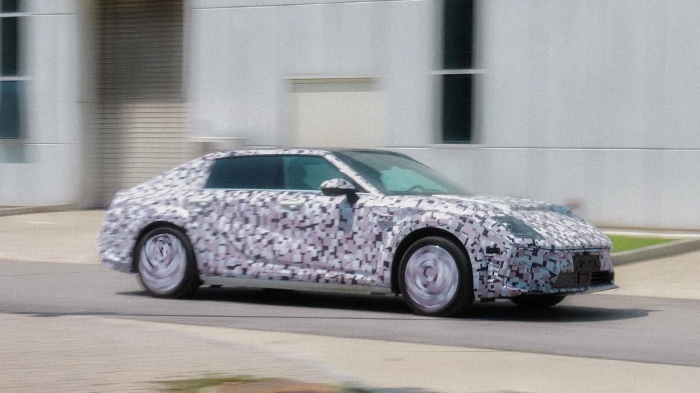 Saloon сменил «вывеску». Электрический фастбэк Great Wall заметили под новым брендом SAR Mecha Dragon