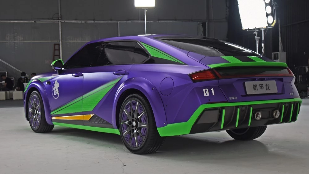 Saloon Mecha Dragon EVA