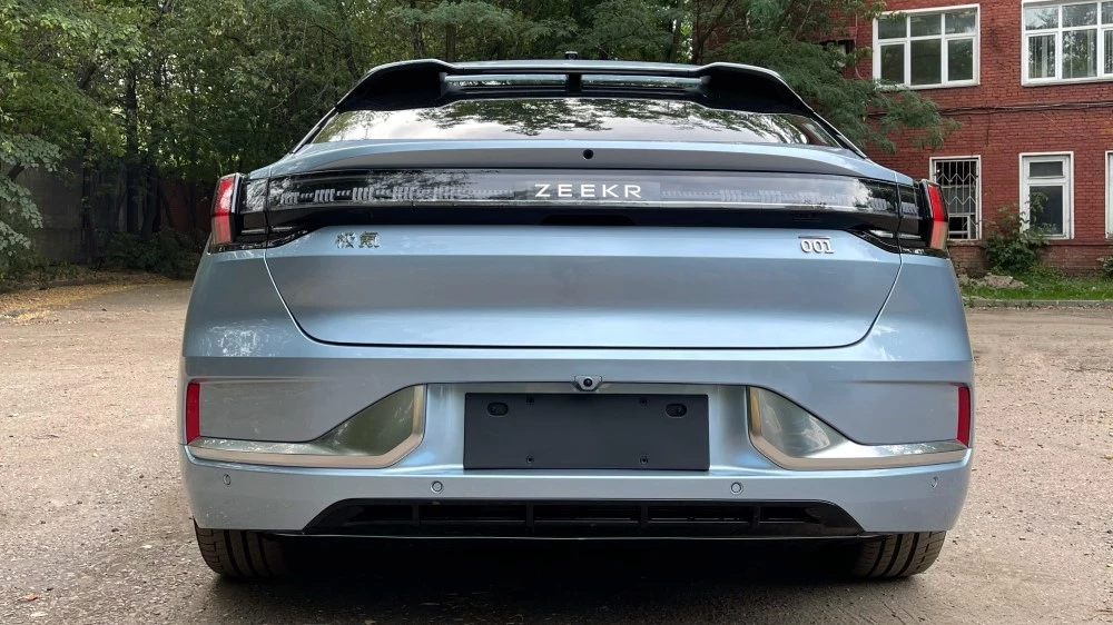 Zeekr 001 сзади