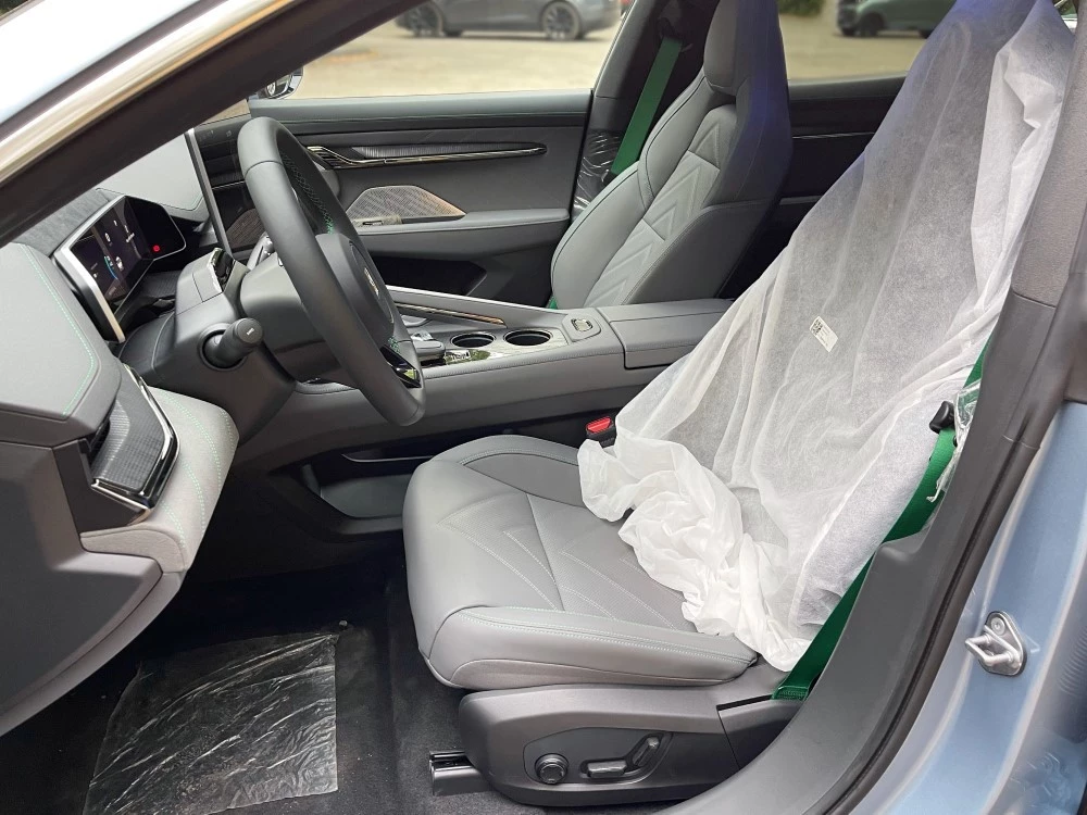 Zeekr 001 первый ряд