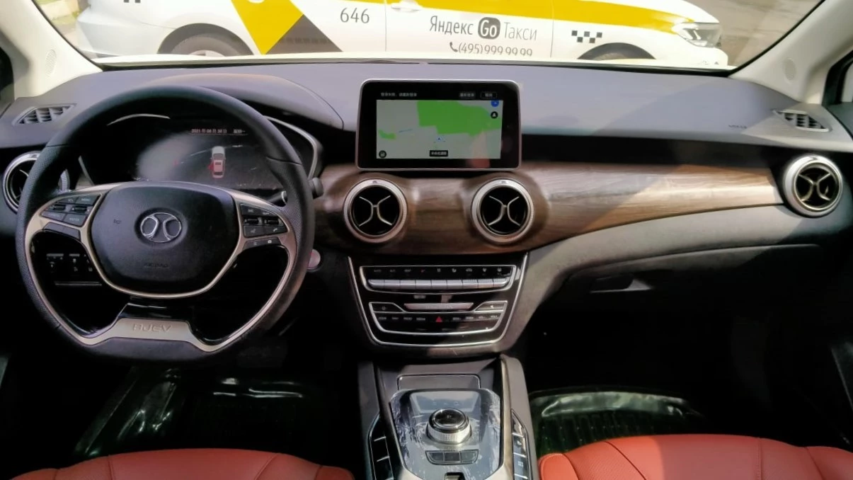 электрический седан BAIC EU5 Plus в России салон