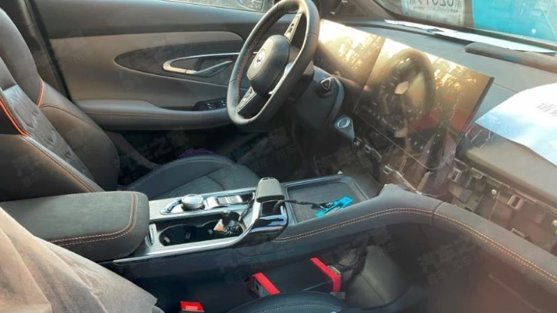 обновленный кроссовер Changan Uni-T салон