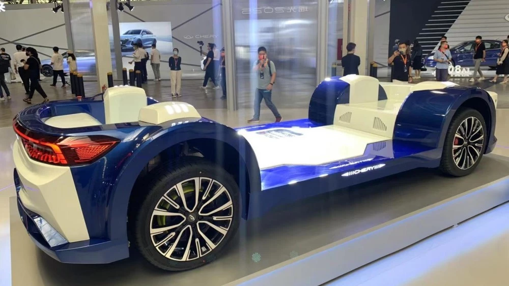 платформа Chery типа «скейтборд» под названием EXIII