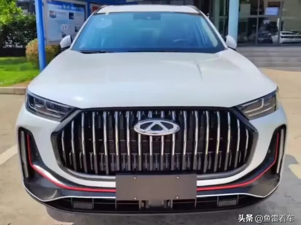 новый кроссовер Chery Tiggo 7 Plus спереди