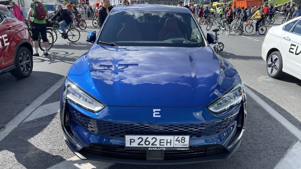 автомобили Evolute i-JET спереди