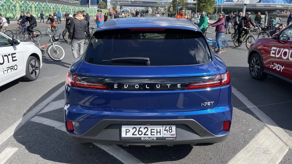 автомобили Evolute i-JET сзади