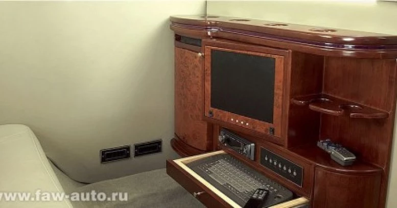 Hongqi Qijian CA7460 L2