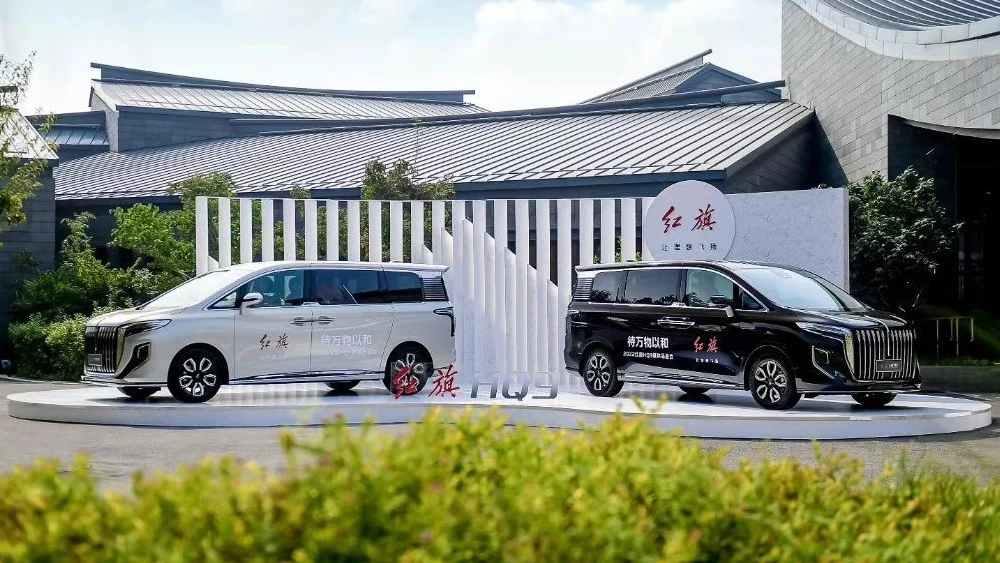 минивэн Hongqi HQ9