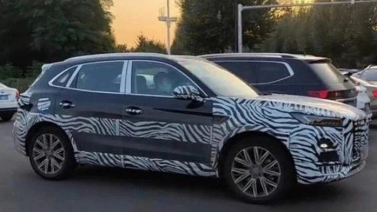 Обновленный Hongqi HS5 заметили в Китае. Он может приехать в Россию обновленный Hongqi HS5