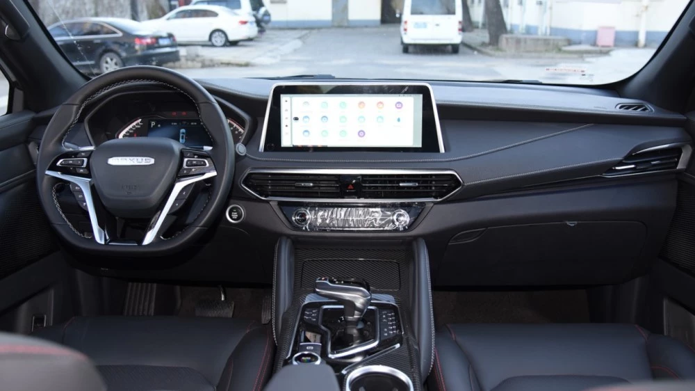 салон Maxus D90 Pro