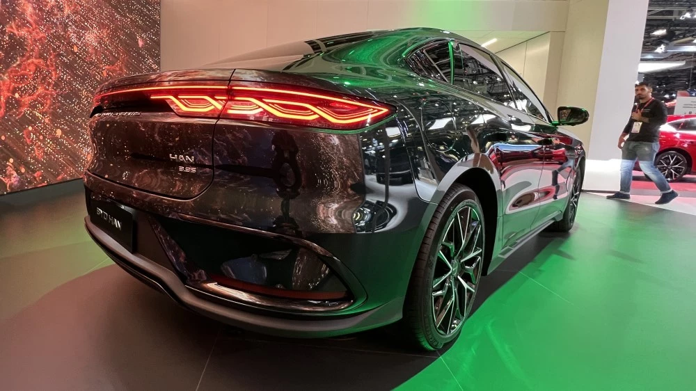 BYD Han в Париже