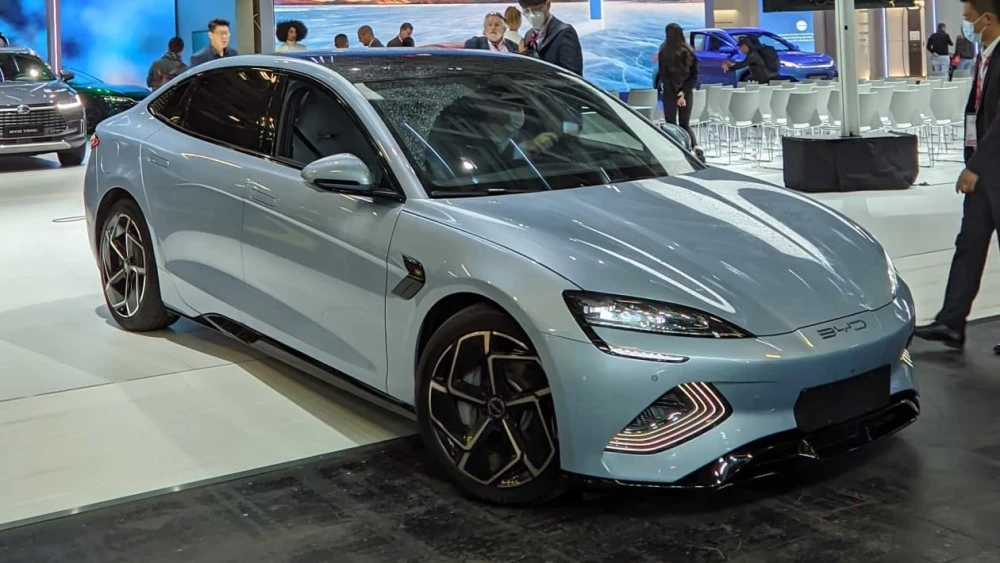 BYD Seal в Париже