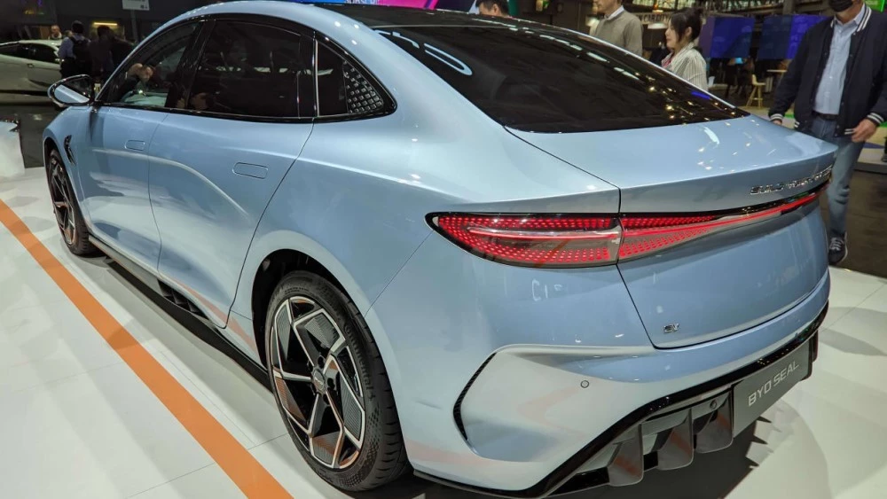 BYD Seal в Париже
