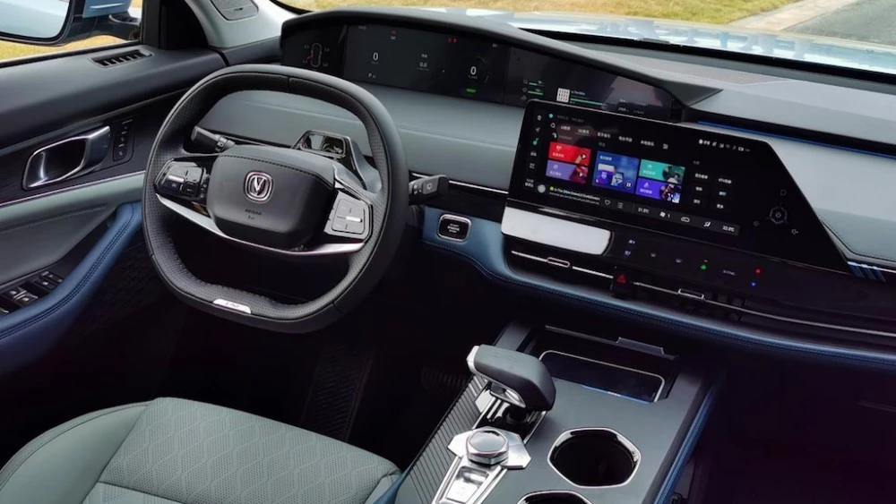 Changan Uni-K iDD салон