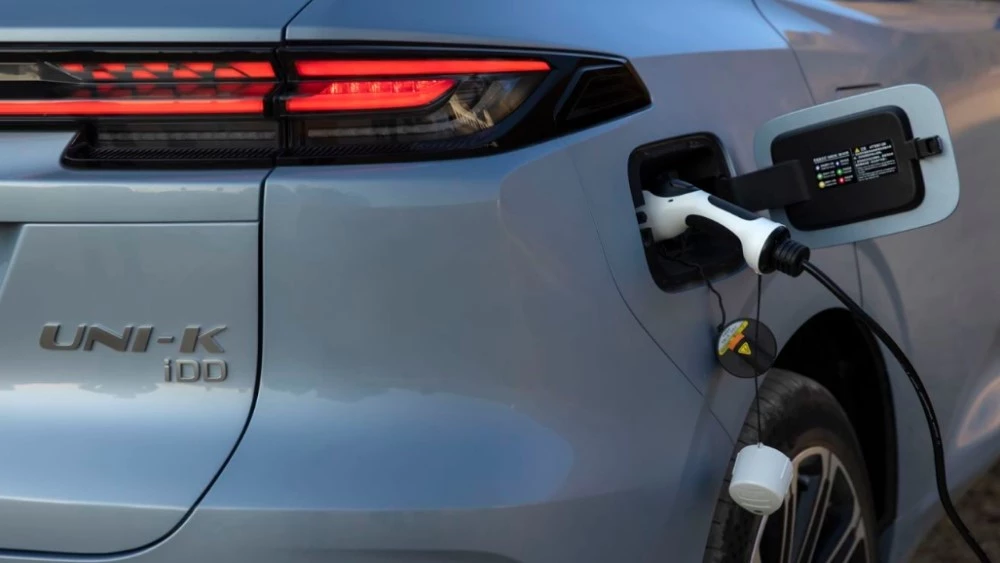 Changan Uni-K iDD зарядка