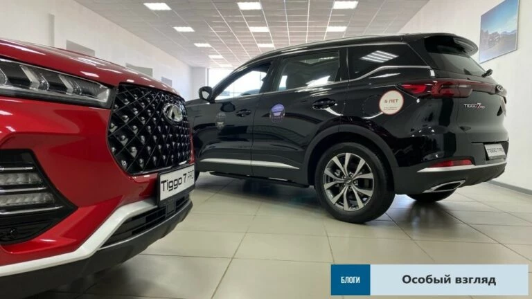 Lada Vesta и Chery Tiggo 7 Pro продают по одной цене. Что вообще происходит на авторынке?