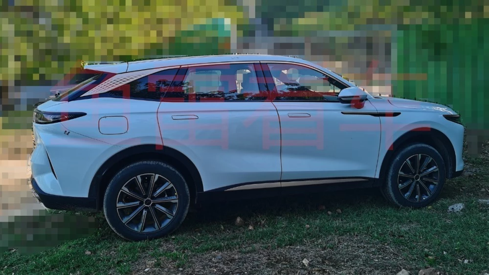 Exeed Yaoguang AtlantiX сбоку