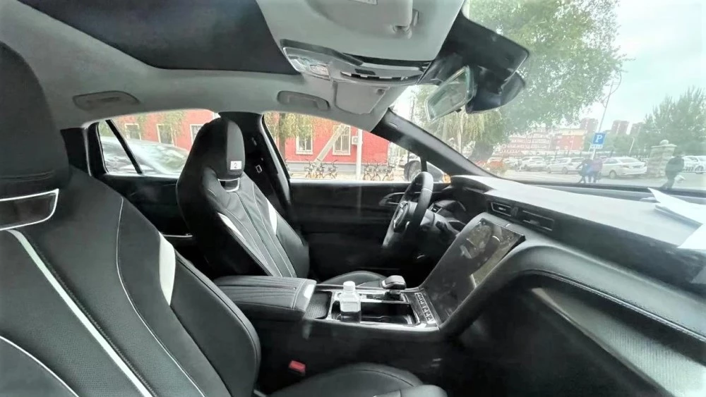 салон седана Hongqi H6