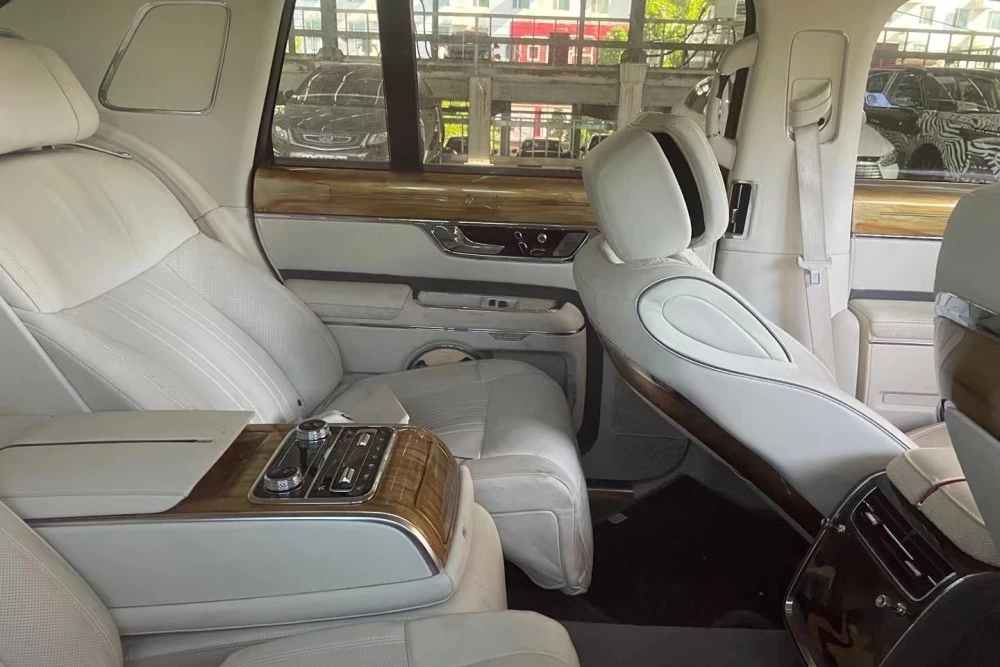 салон Hongqi L5