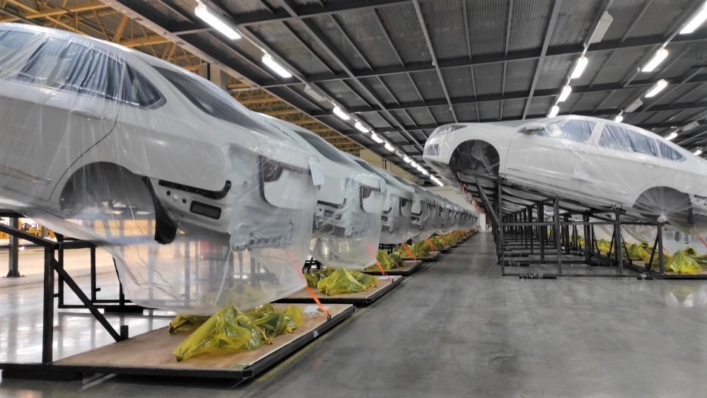 Теория Evolute. Как сейчас выглядит завод «Моторинвест» и что там происходит машинокомплекты Evolute i-PRO