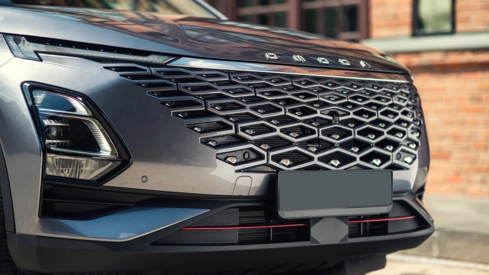 В Россию могут привезти электрокары и гибриды Omoda. Что об этом известно