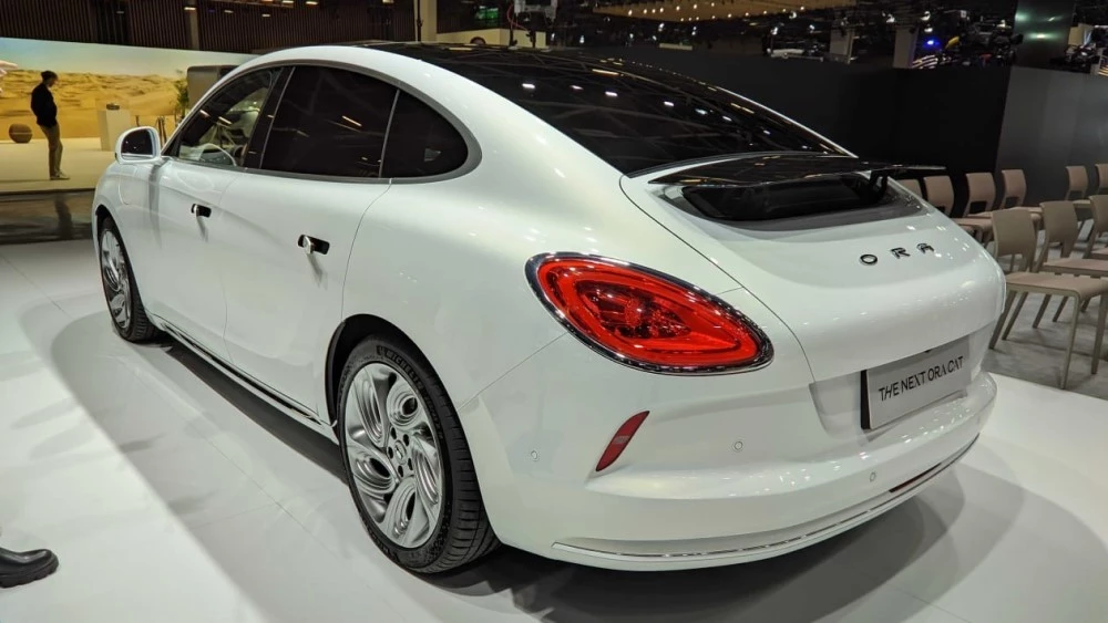 Ora Lighting Cat на автосалоне в Париже