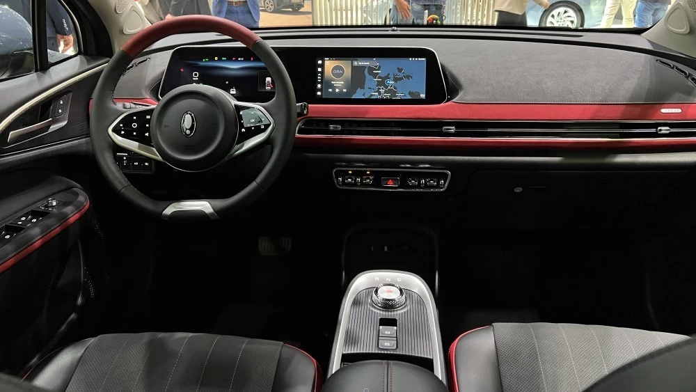 салон Ora Funky Cat GT на автосалоне в Париже