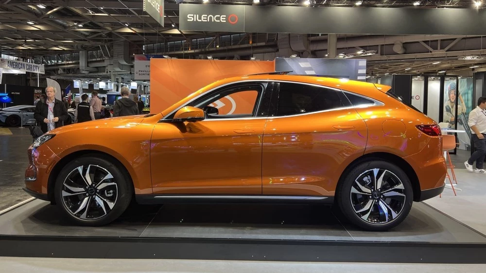 Seres SF5 Париж сбоку