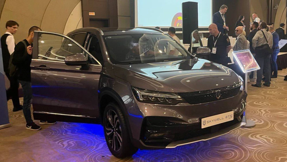 Skywell ET5 такси