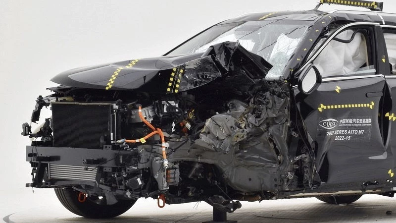 краш-тест кроссовера AITO M7 по методике C-IASI