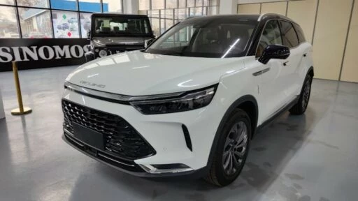 кроссовер BAIC X7 в дилерском центре в Казахстане