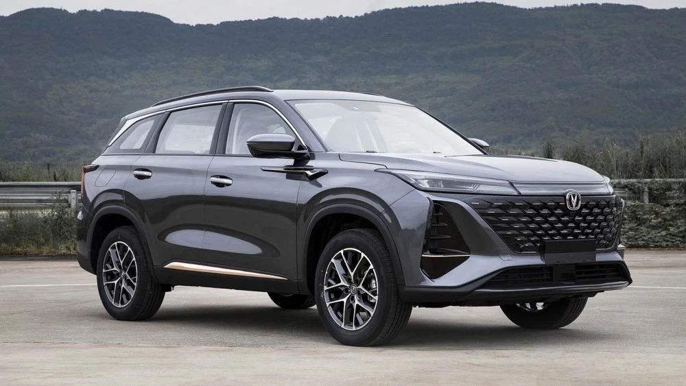 Changan CS75 Plus PHEV спереди